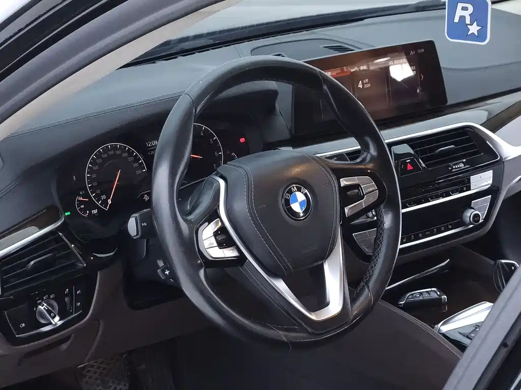 BMW 5 Series — миниатюра 14