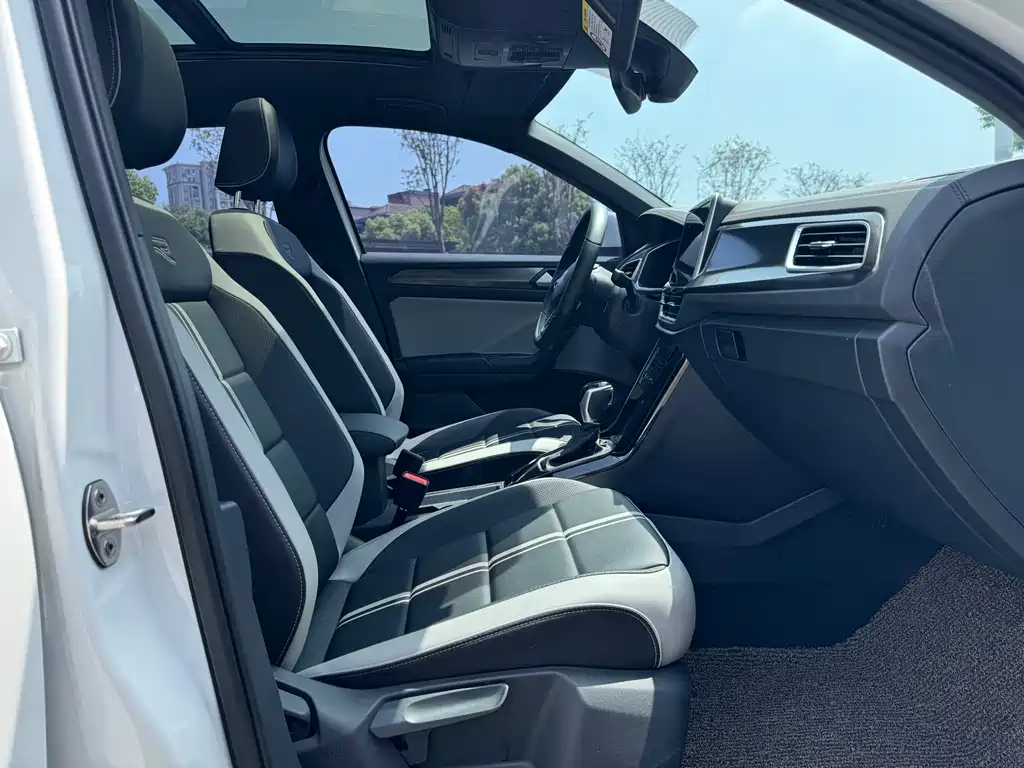 Volkswagen T-Roc 2025 300TSI DSG