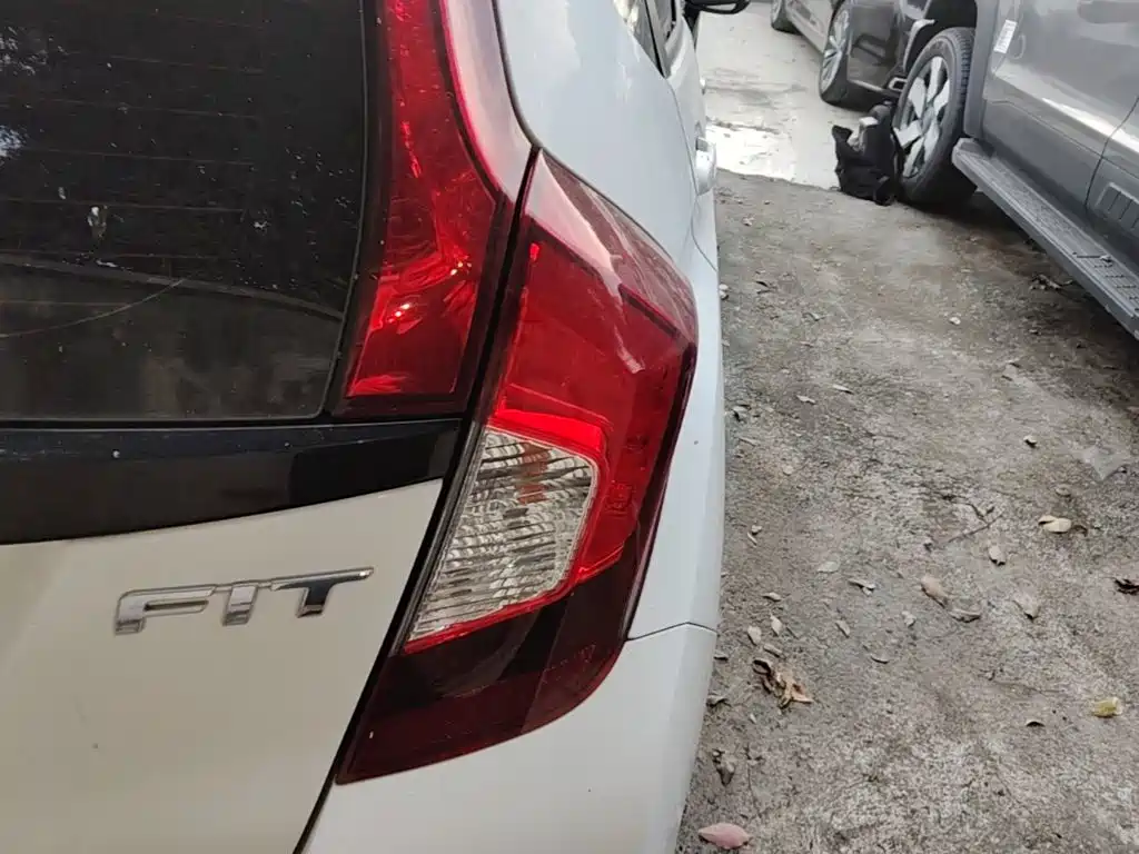 Honda Fit — миниатюра 8