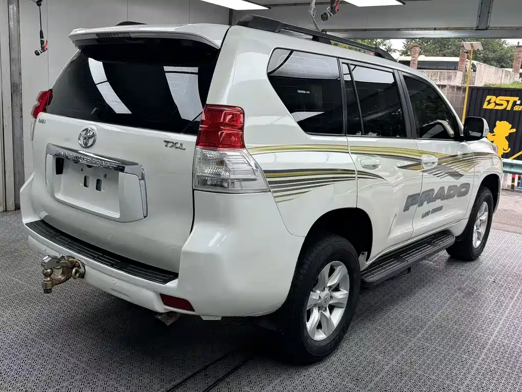 Toyota Land Cruiser Prado 2010 2.7L AT Luxury