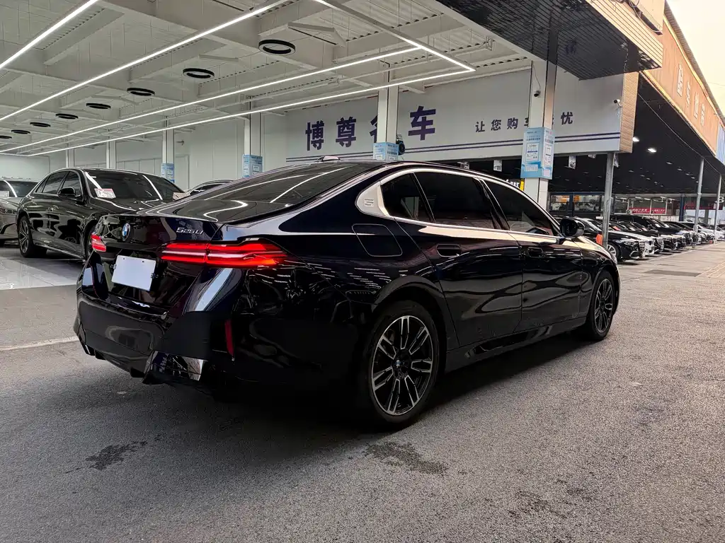 BMW 5 Series — миниатюра 21