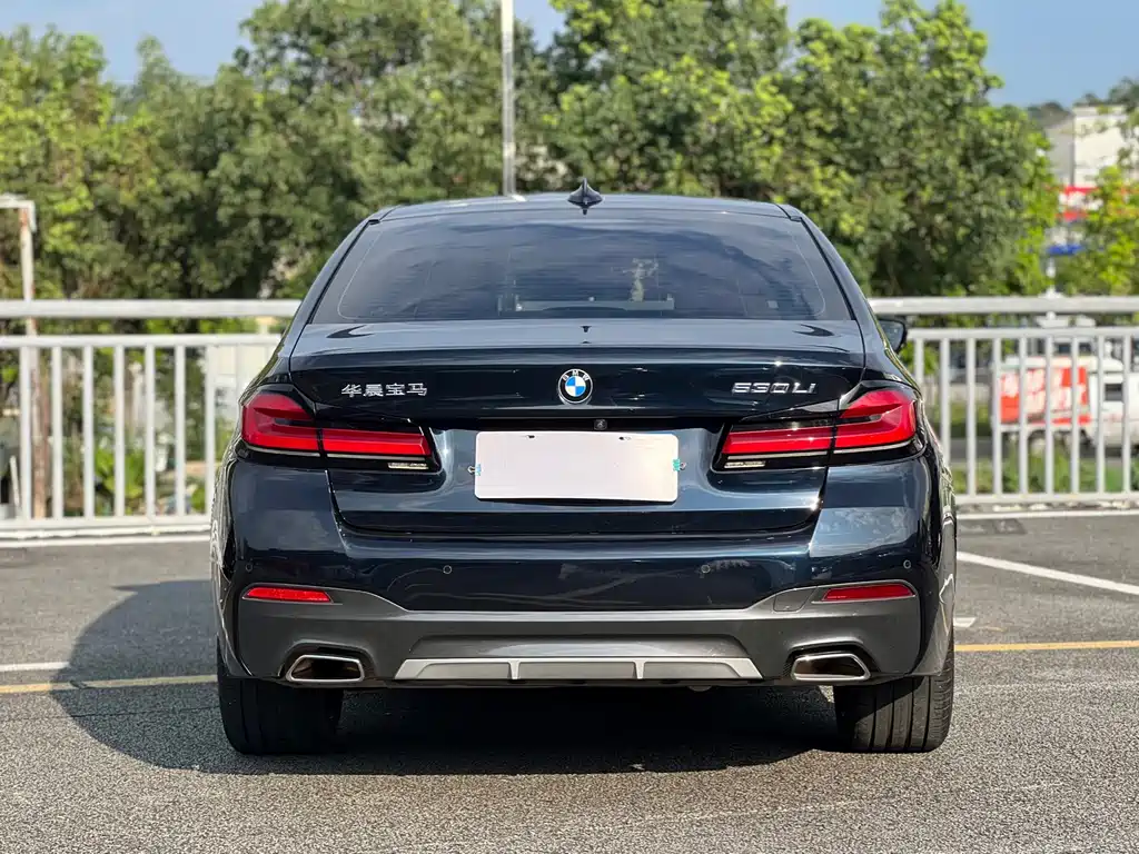 BMW 5 Series — миниатюра 9