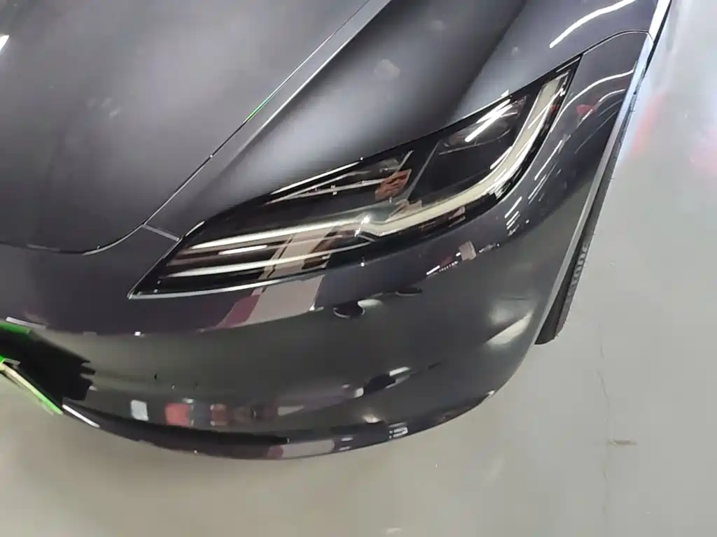 Tesla Model 3 — миниатюра 24
