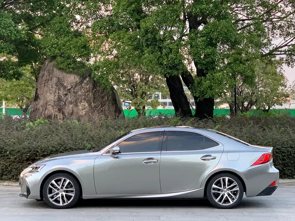 Lexus IS — миниатюра 14