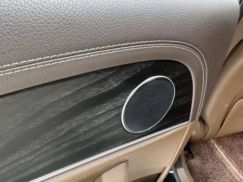 Mercedes-Benz E-Class — миниатюра 25