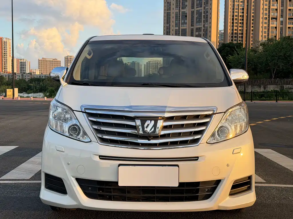 Toyota Alphard — миниатюра 2