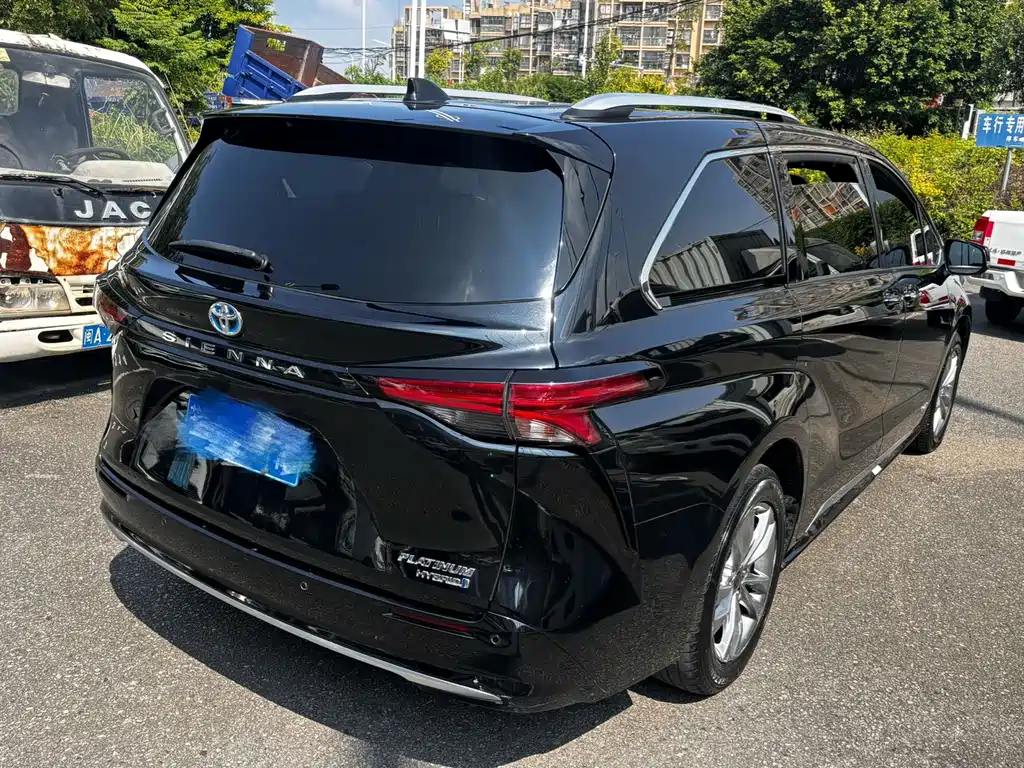 Toyota Sienna — миниатюра 8