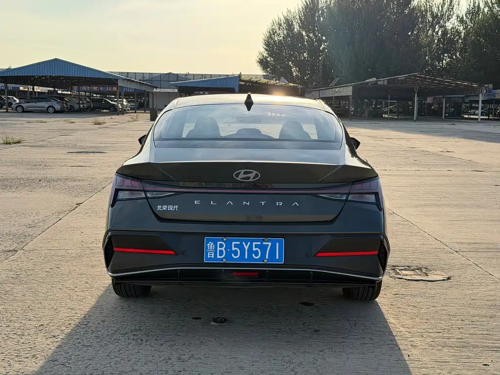 Hyundai Elantra — миниатюра 6