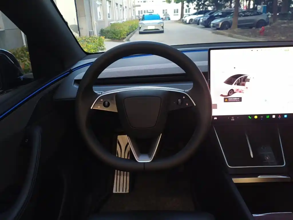 Tesla Model Y L — миниатюра 11