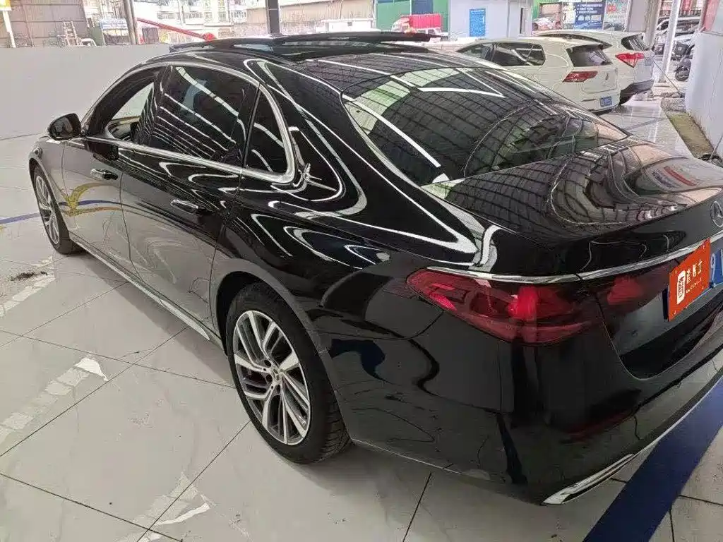Mercedes-Benz E-Class — миниатюра 7