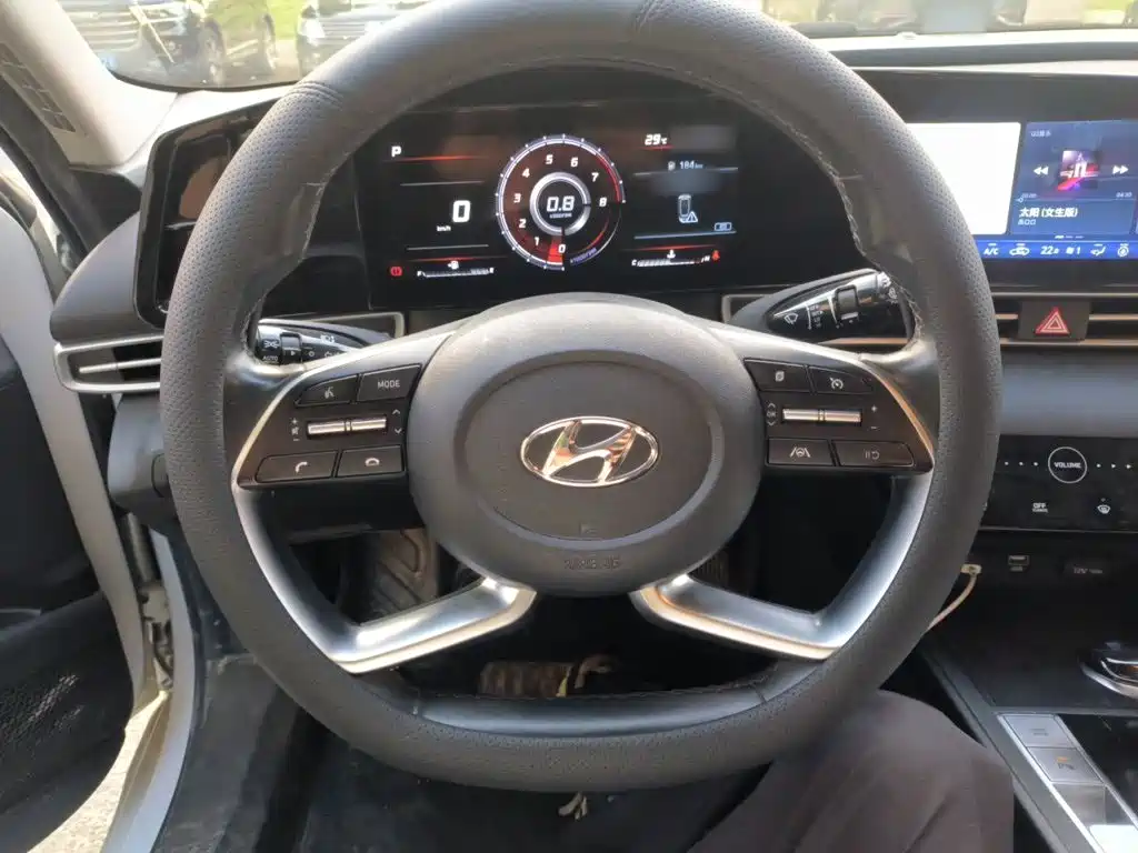 Hyundai Elantra — миниатюра 3