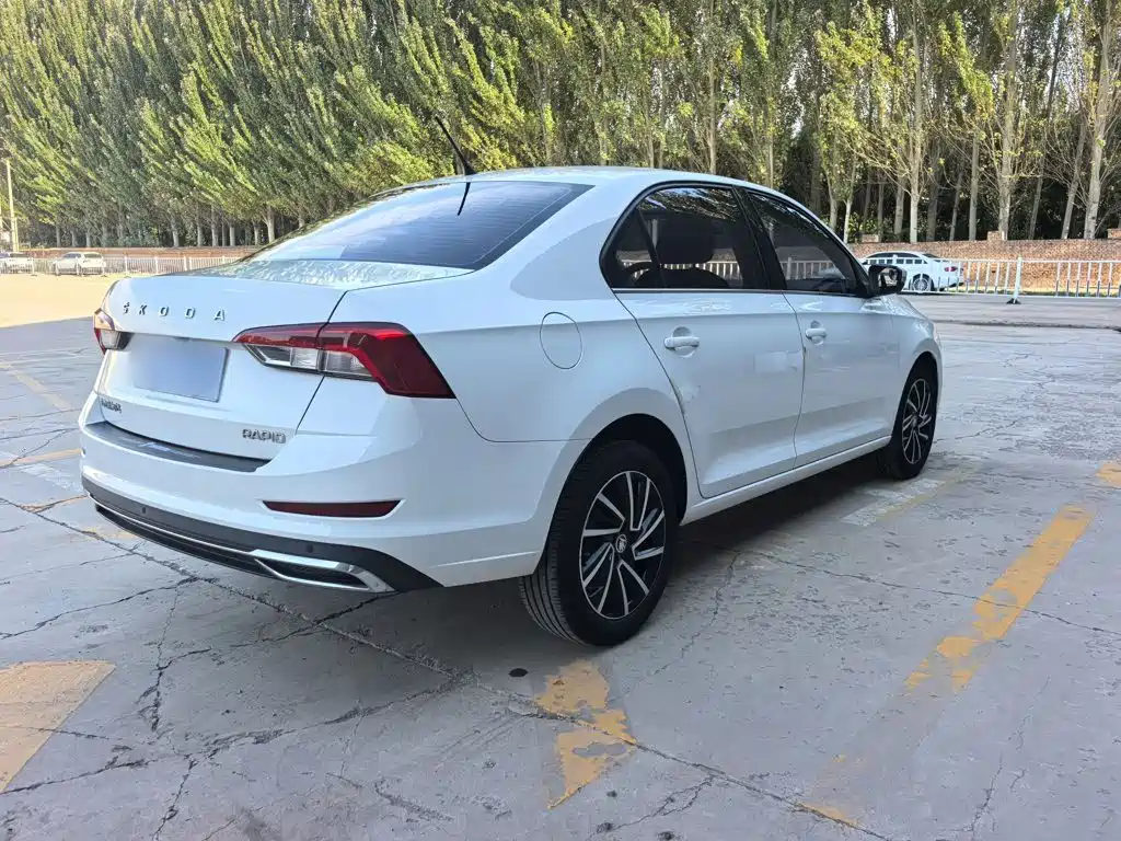 Skoda Rapid — миниатюра 7