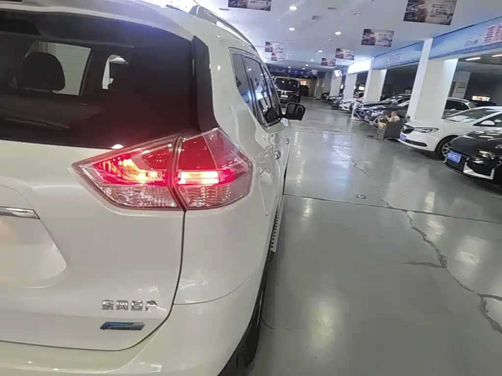 Nissan X-Trail 2015 2.0L CVT Comfort MAX 2WD