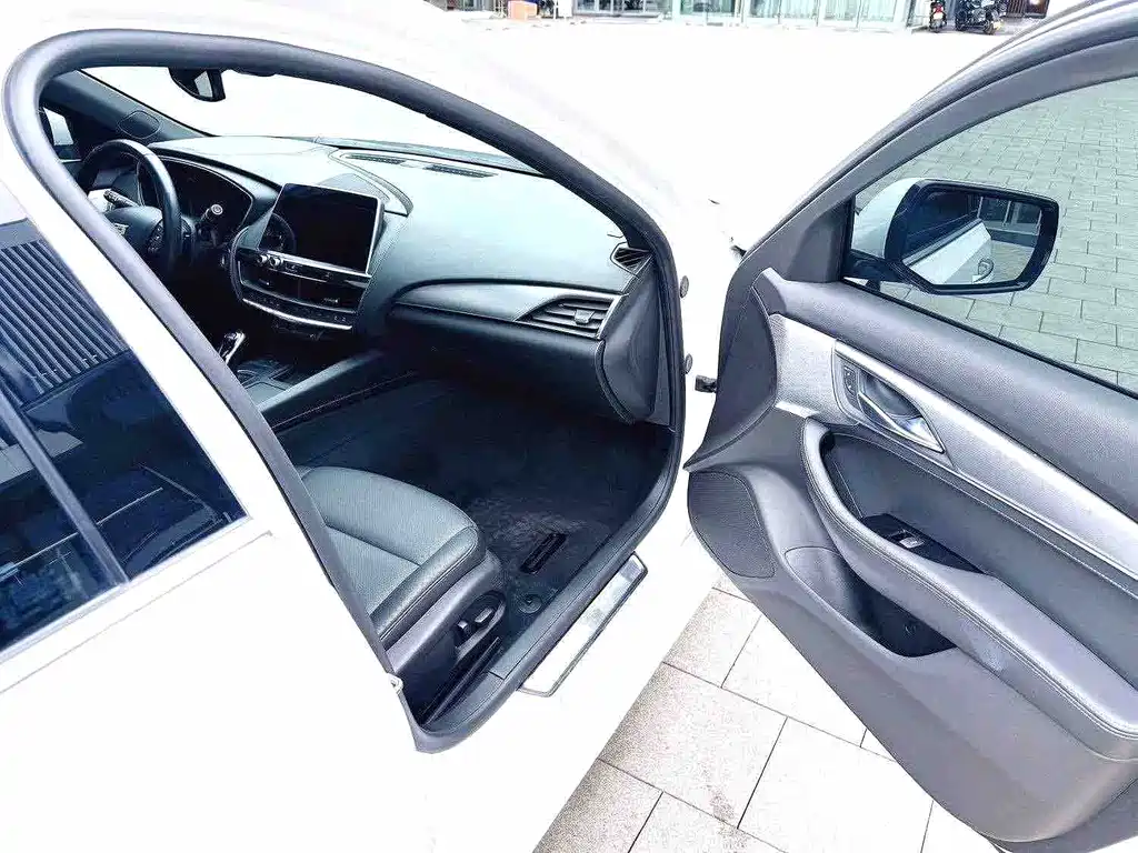 Cadillac CT5 — миниатюра 11