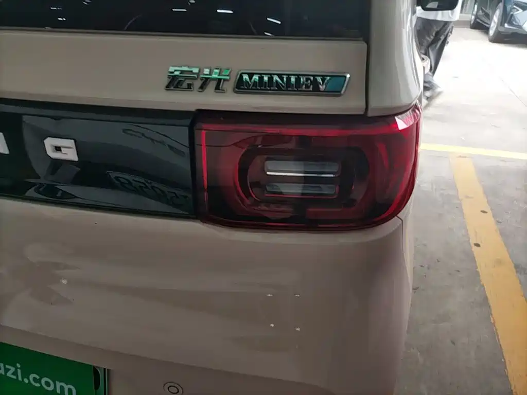 Wuling MINIEV — миниатюра 8