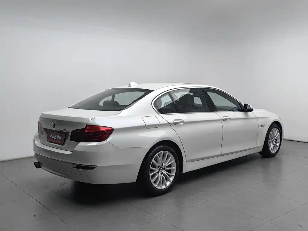BMW 5 Series — миниатюра 2