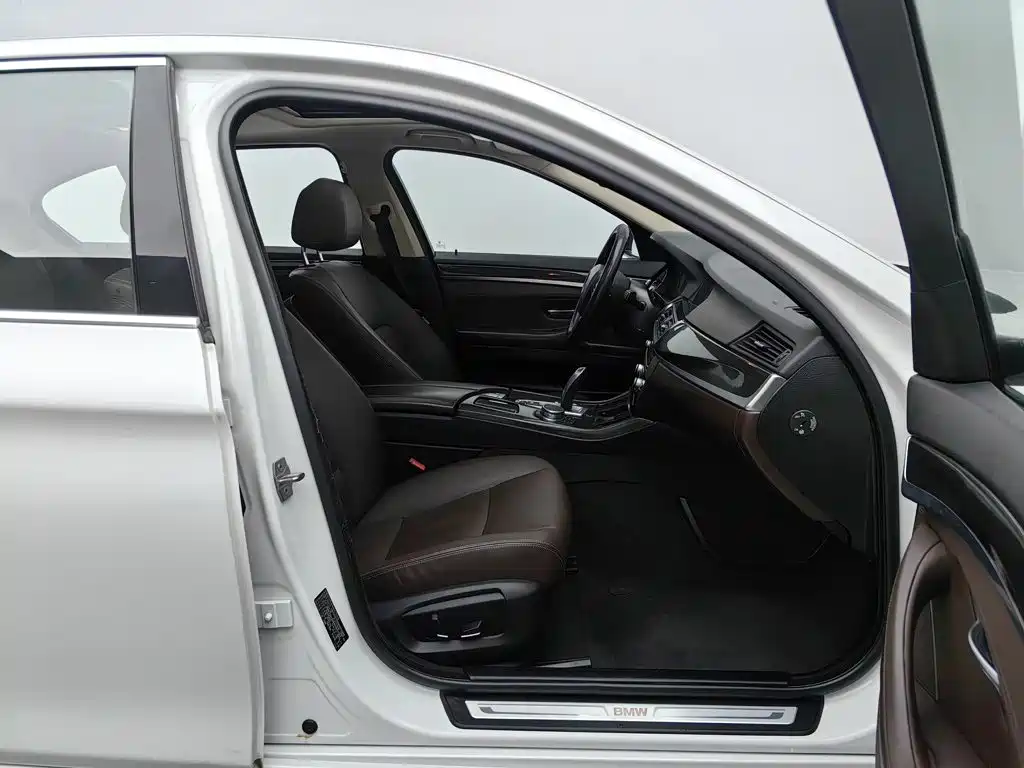 BMW 5 Series — миниатюра 23