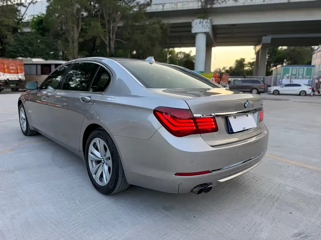 BMW 7 Series — миниатюра 22