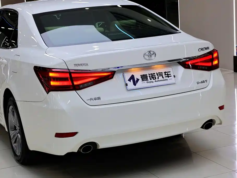 Toyota Crown — миниатюра 6