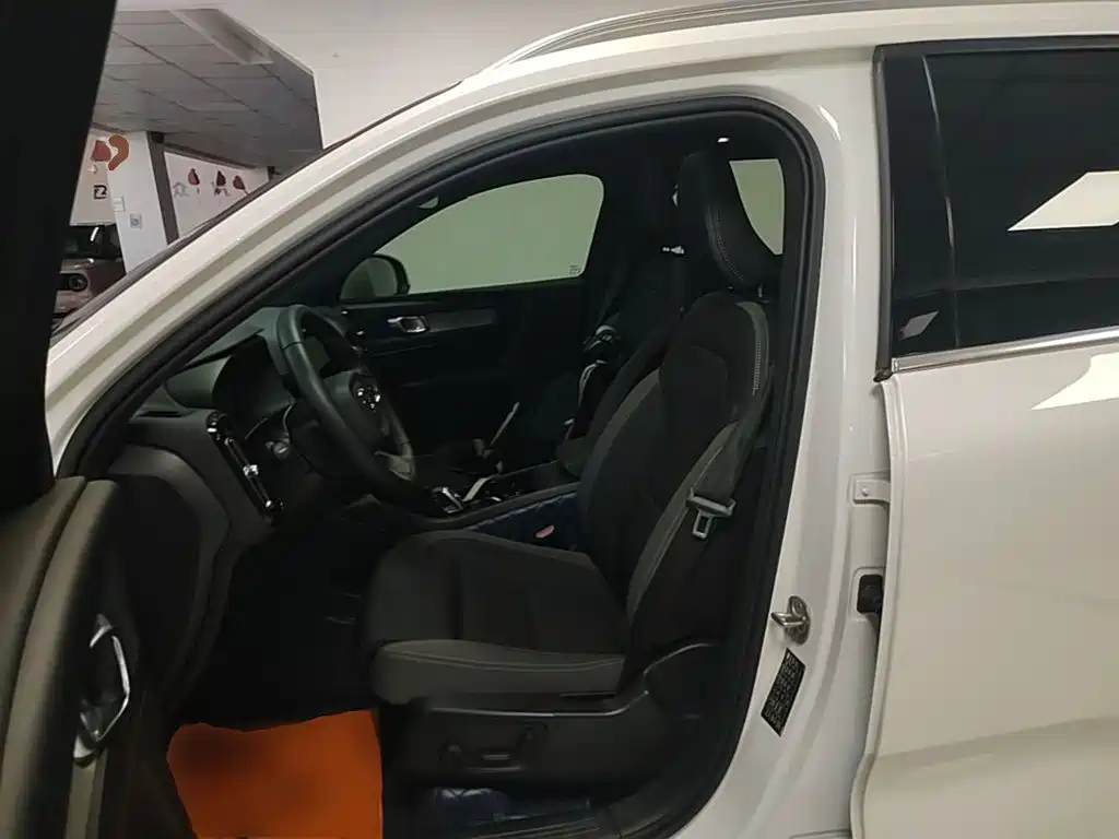 Volvo XC40 — миниатюра 15