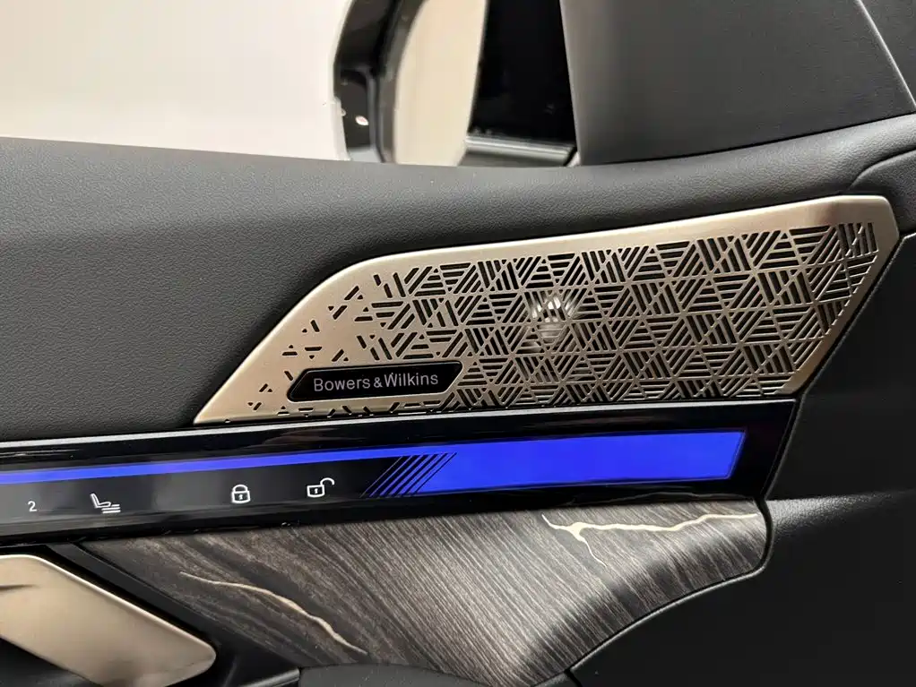 BMW 5 Series — миниатюра 15