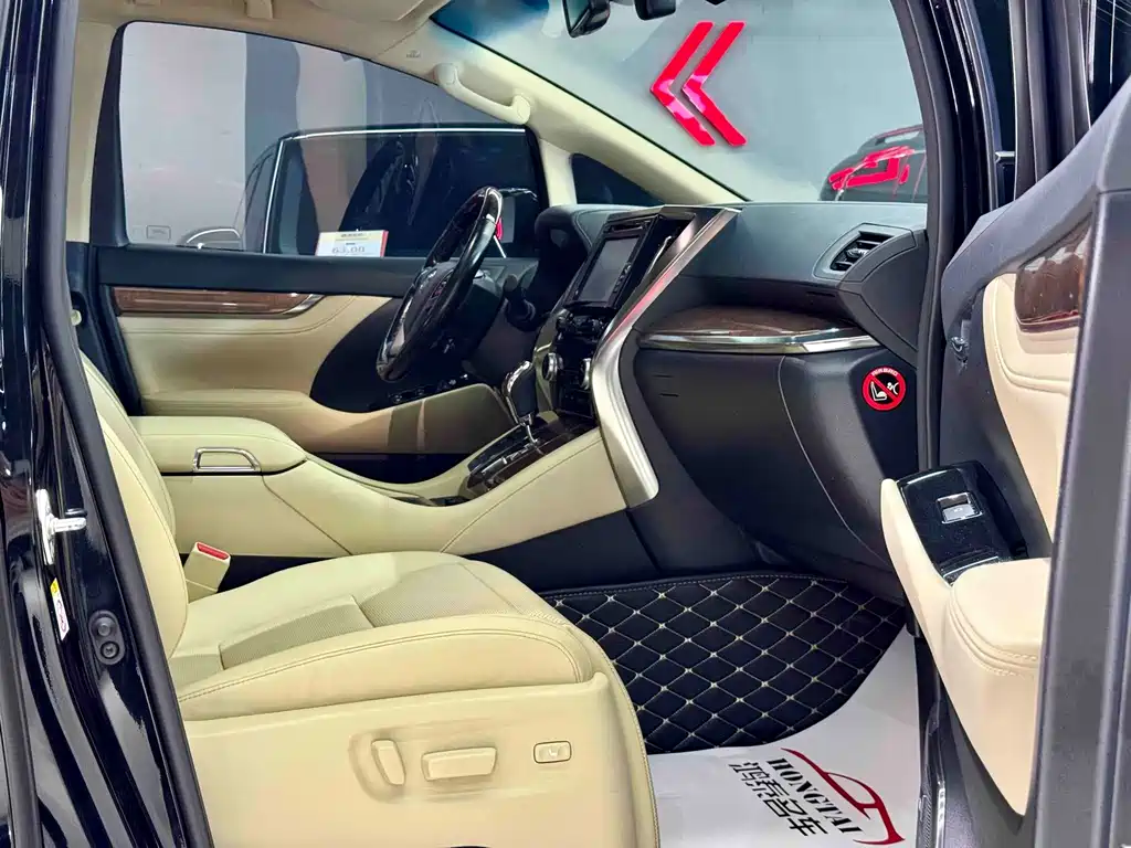 Toyota Alphard — миниатюра 5