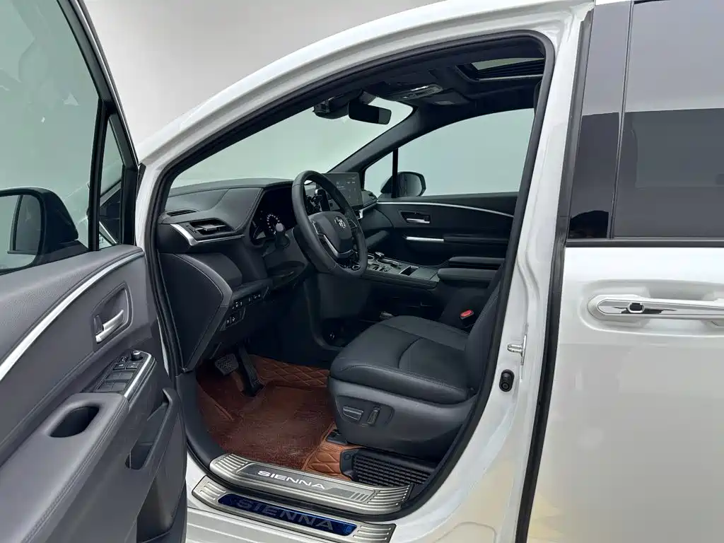 Toyota Sienna — миниатюра 12