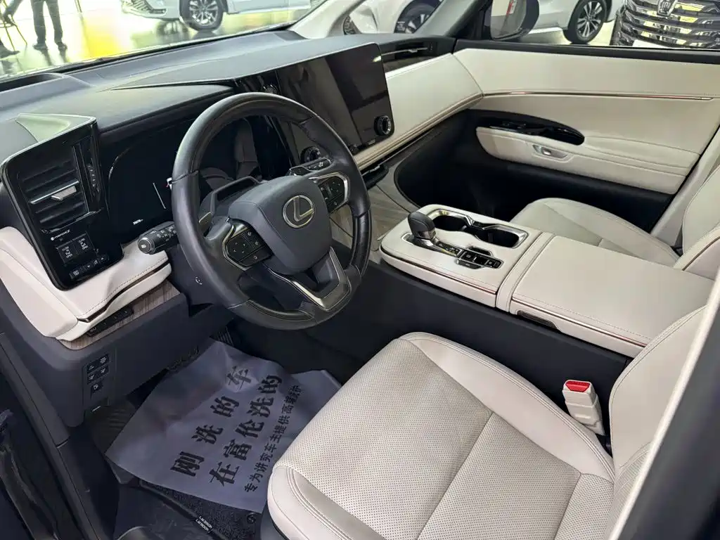 Lexus LM — миниатюра 6