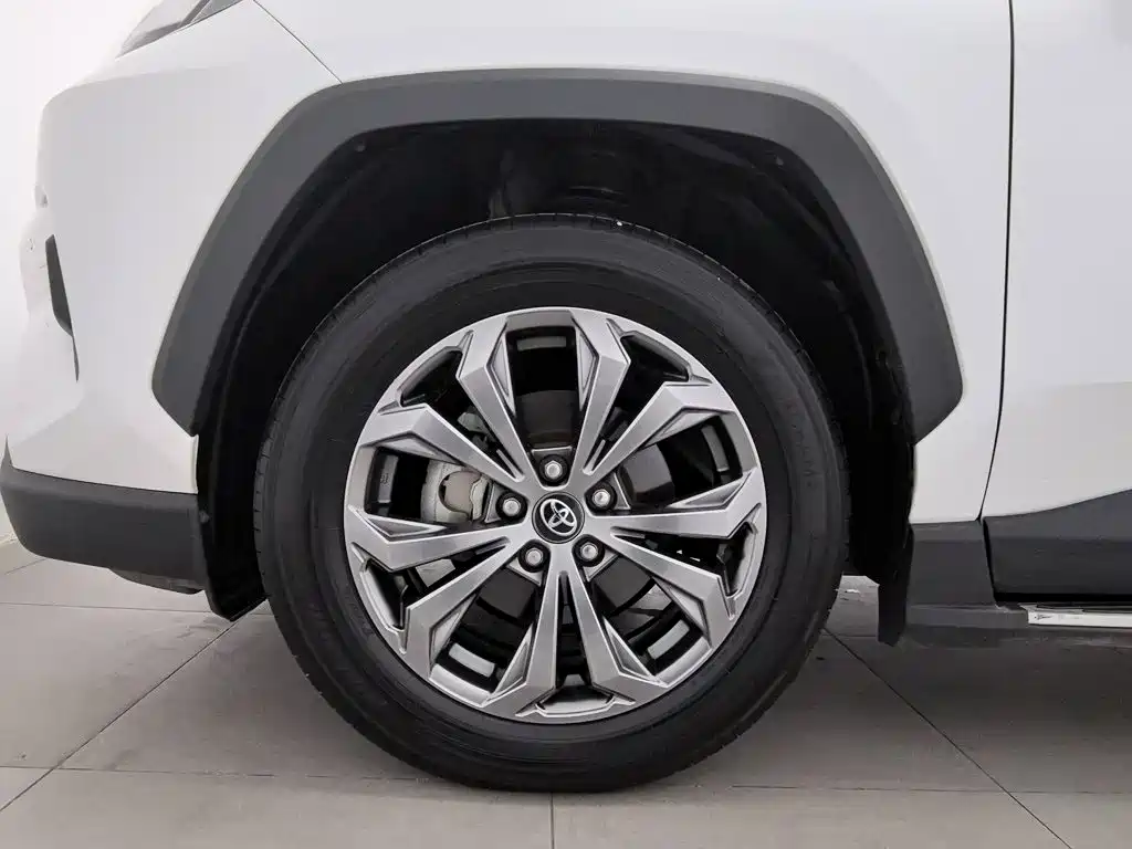 Toyota RAV4 — миниатюра 17