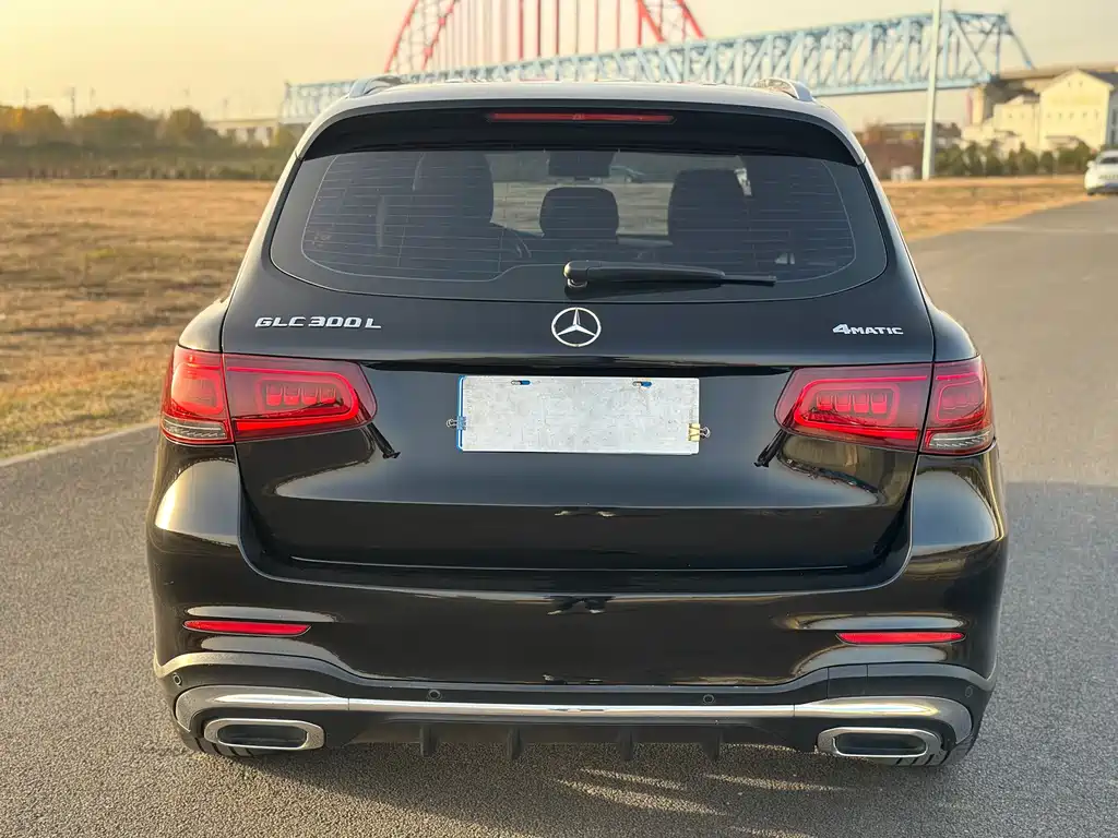 MERCEDES-BENZ GLC