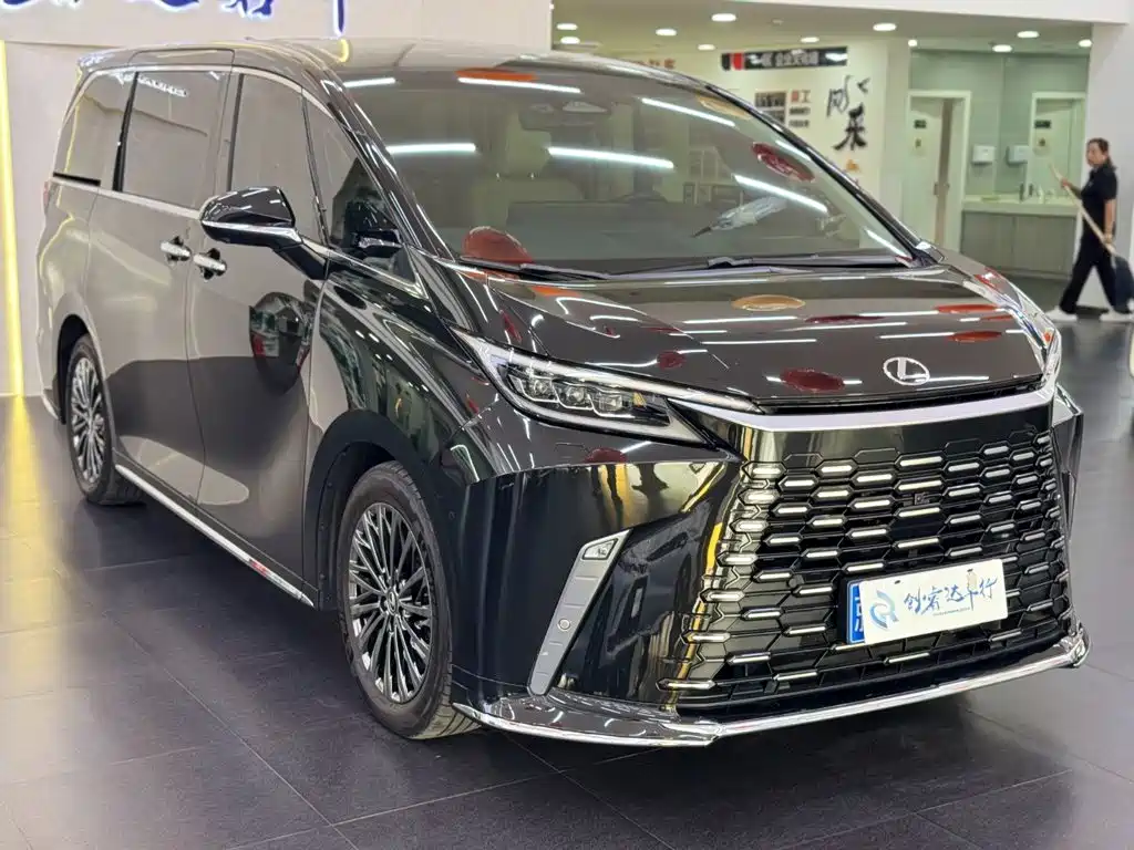 Lexus LM — миниатюра 3