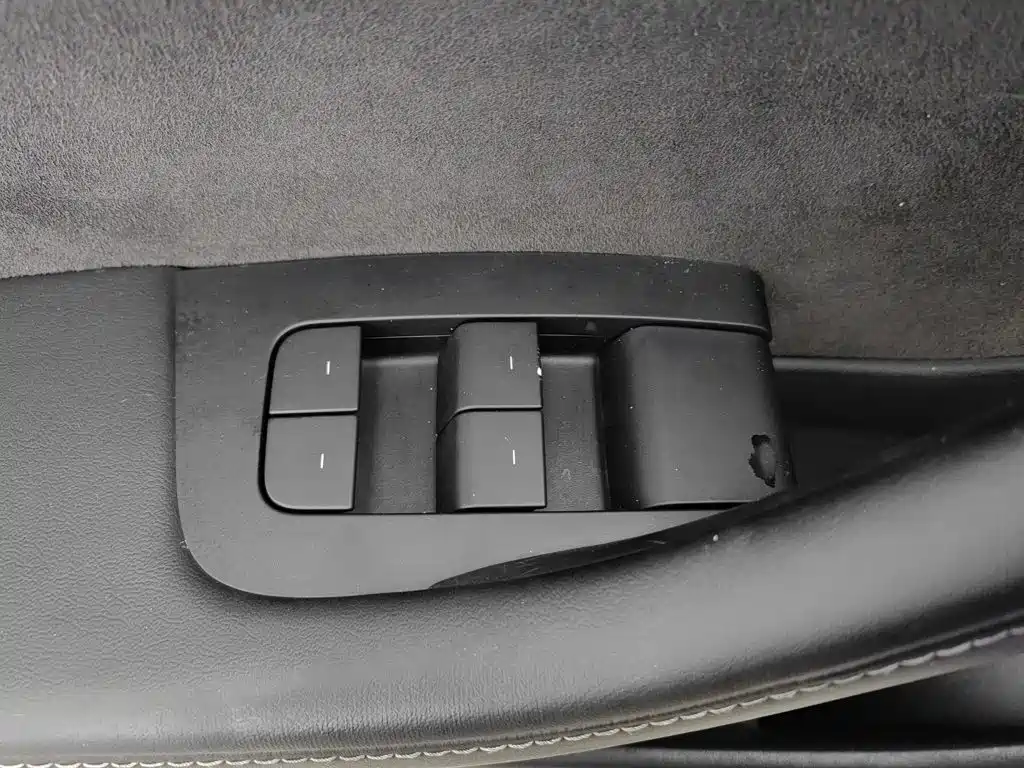 Tesla Model 3 — миниатюра 9