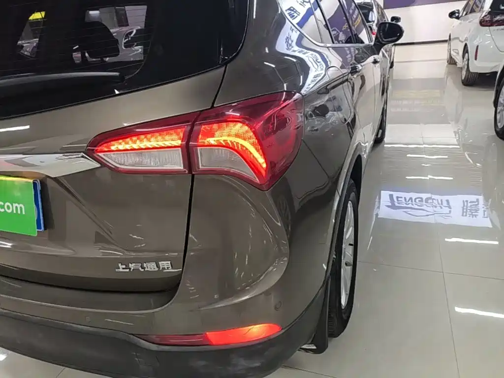 Buick Envision Plus — миниатюра 8