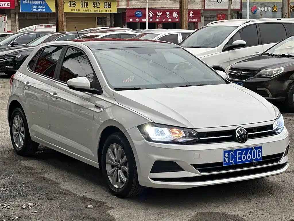 VOLKSWAGEN POLO