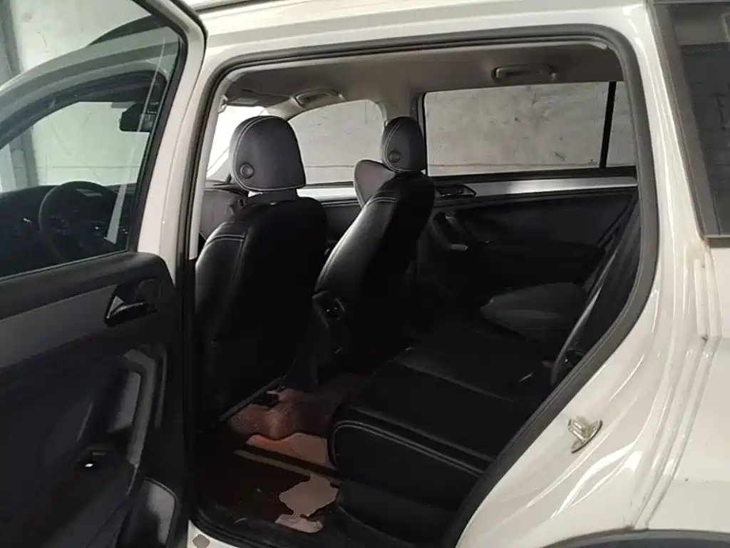 Volkswagen Tiguan L — миниатюра 24