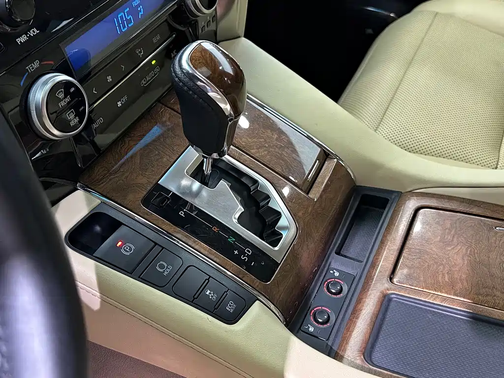 Toyota Alphard — миниатюра 14