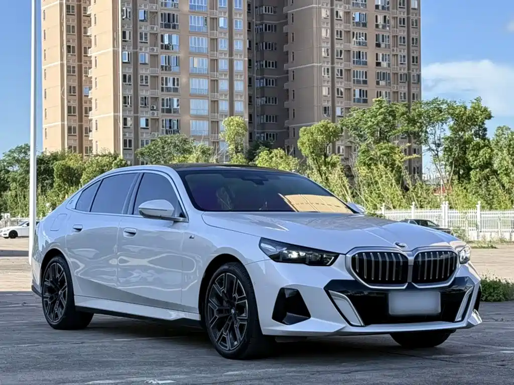 BMW 5 Series — миниатюра 22