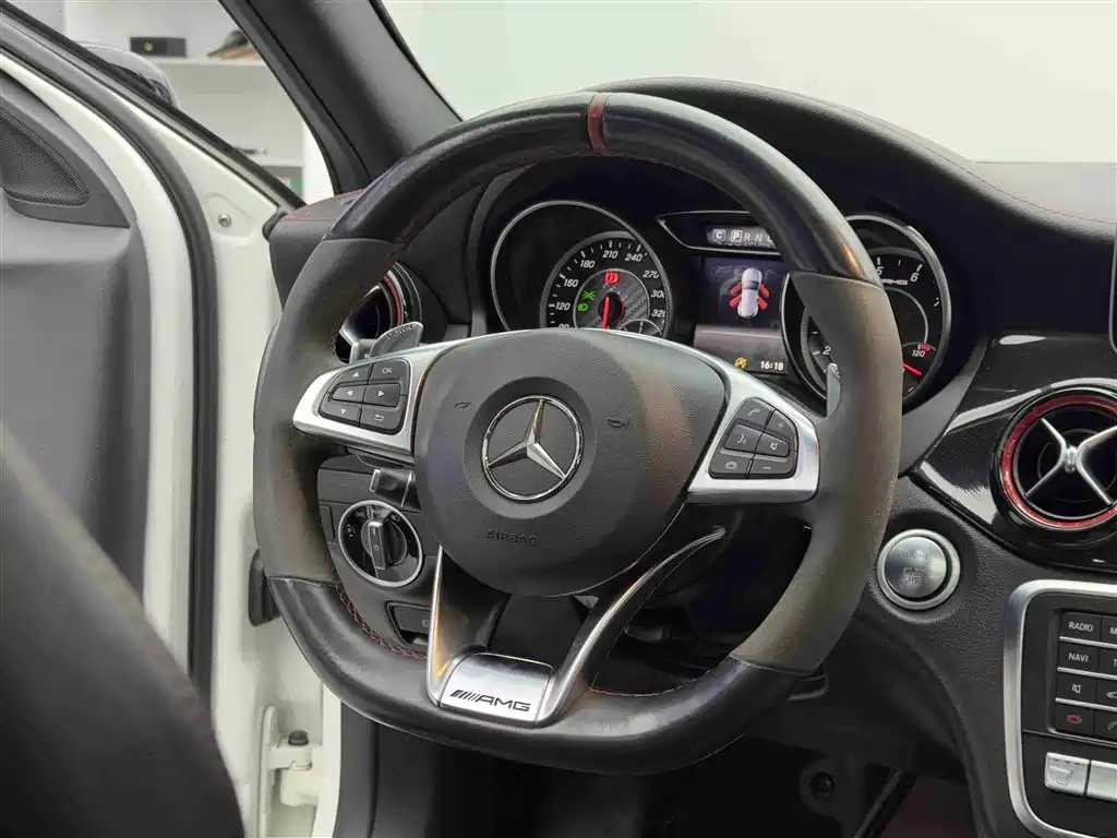 MERCEDES-BENZ GLA AMG