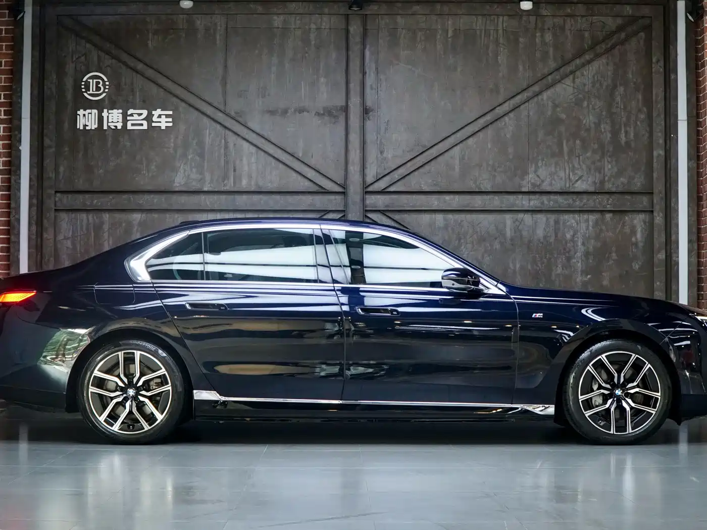 BMW i7