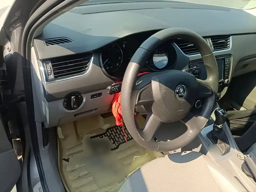 Skoda Octavia — миниатюра 15