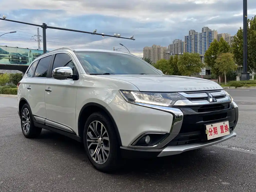 Mitsubishi Outlander — миниатюра 3