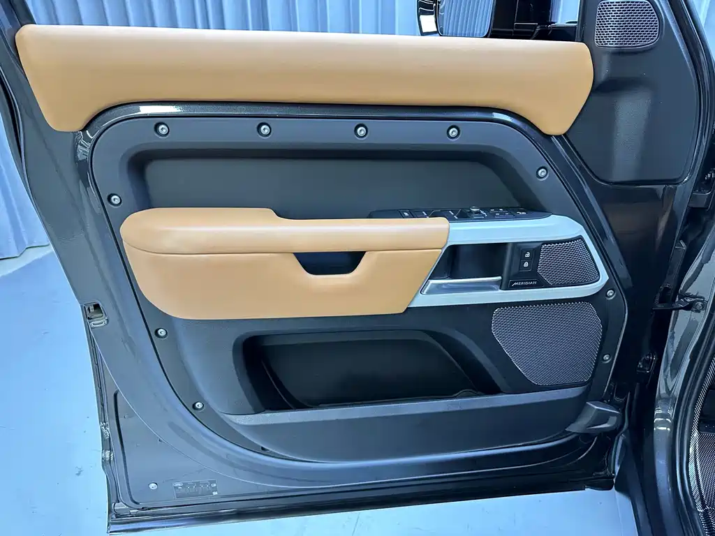 Land Rover Defender — миниатюра 20