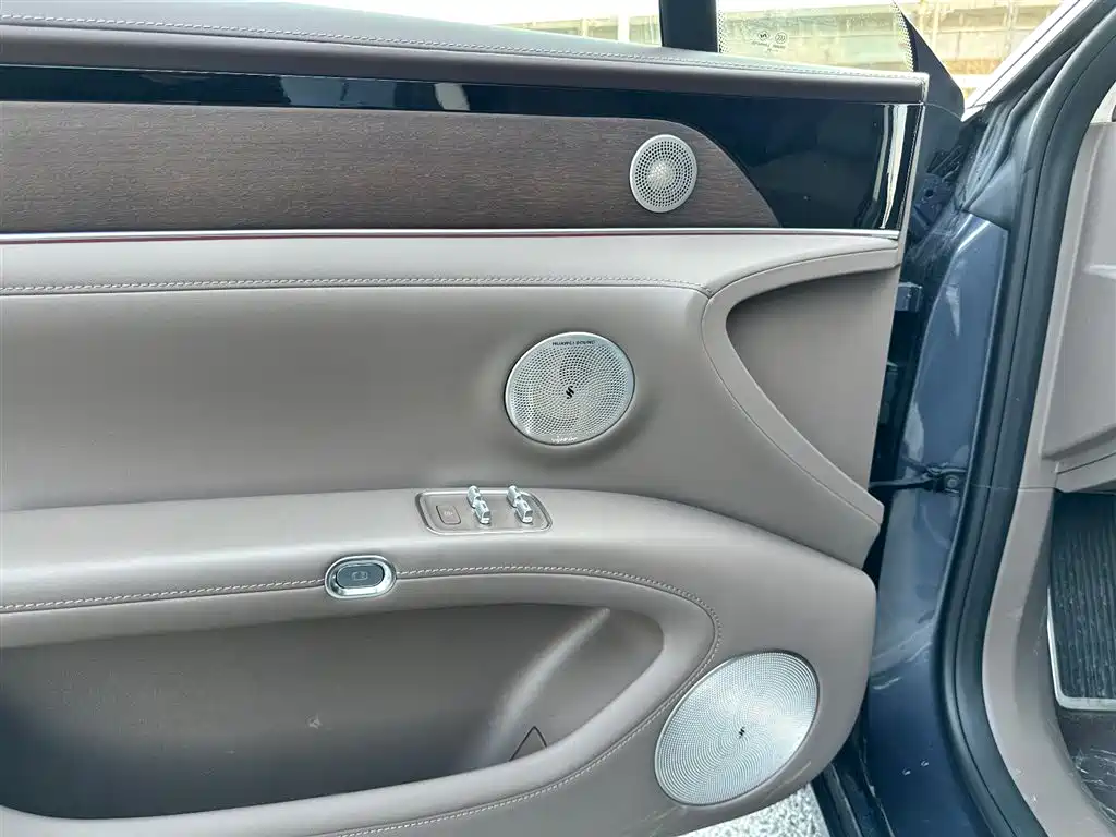 AITO ENJOY THE WORLD S9