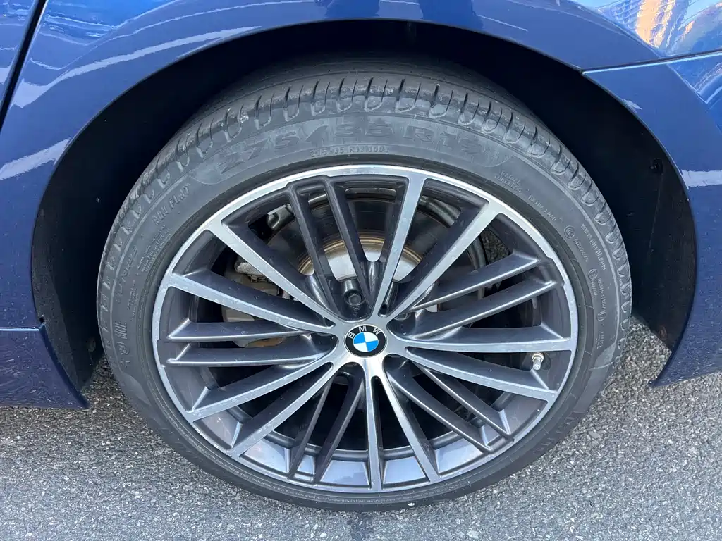 BMW 5 Series — миниатюра 7