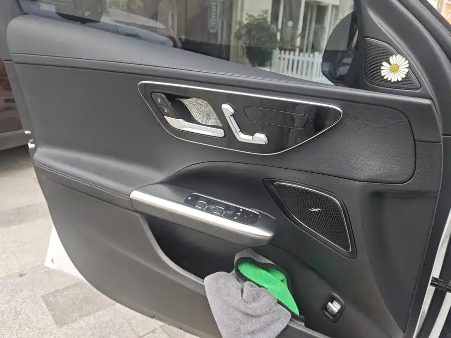 Mercedes-Benz C-Class — миниатюра 7
