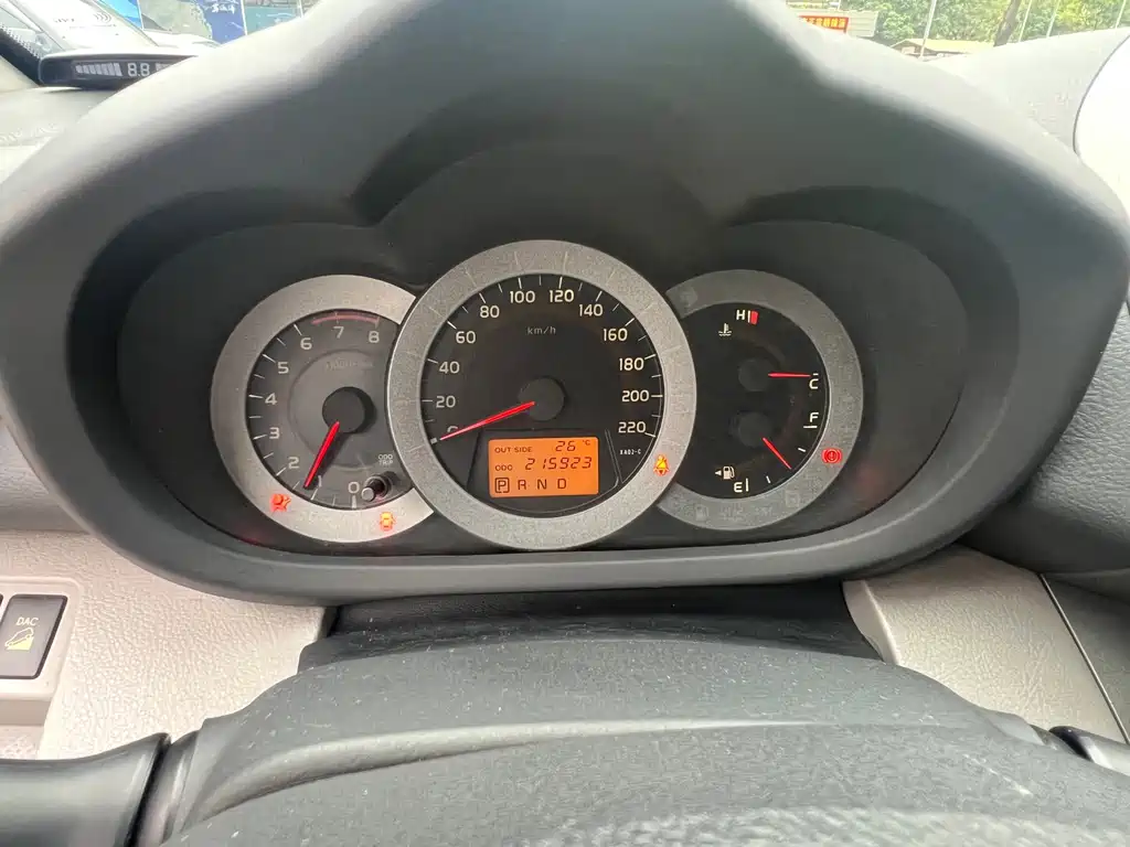Toyota RAV4 2010 2.4L AT Luxury