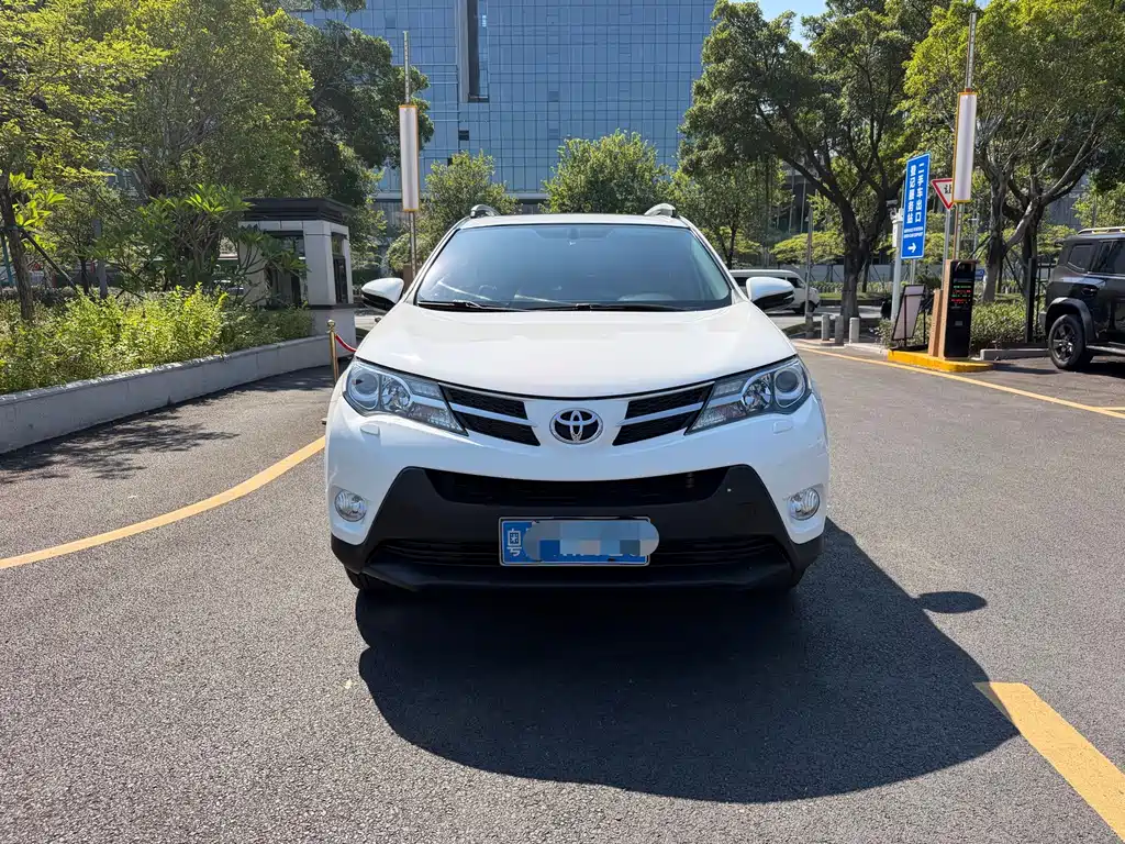 Toyota RAV4 — миниатюра 2