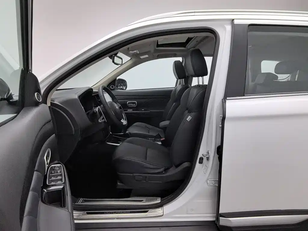 Mitsubishi Outlander — миниатюра 10