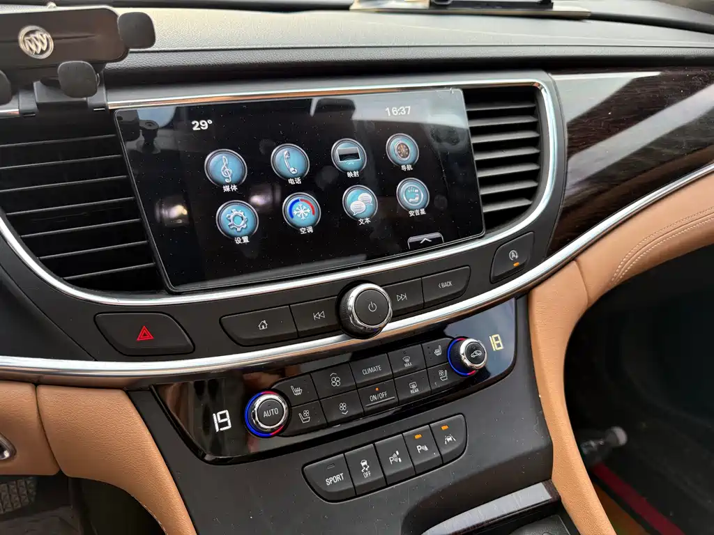 Buick LaCrosse — миниатюра 9