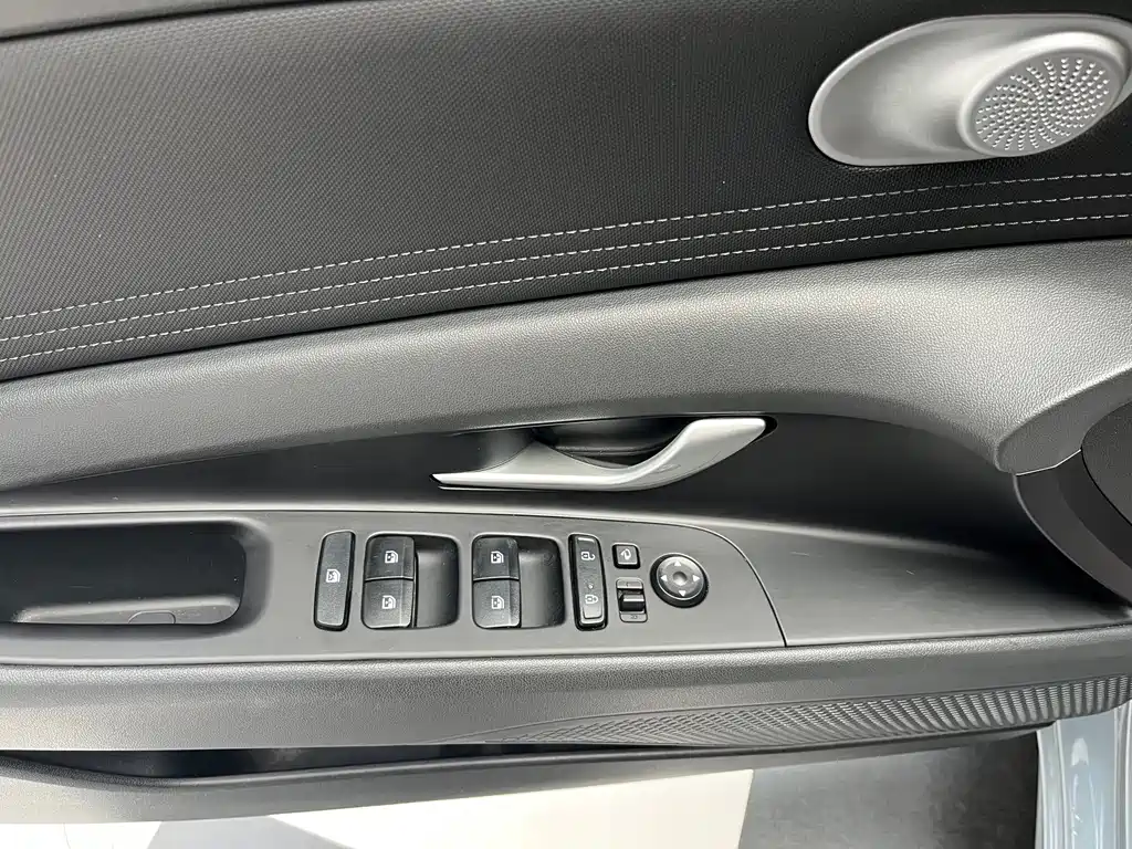 Hyundai Elantra — миниатюра 16